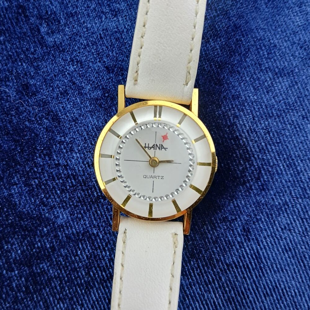 Hana Quartz Ladies Analog Wrist Watch white band numberless face needs battery